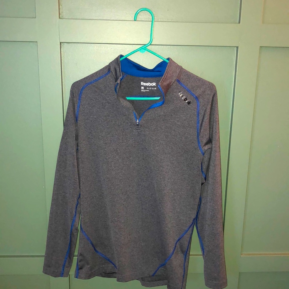 Med Reebok athletic cold gear pullover